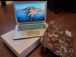 Macbook Air Laptop like NEW with bag & protectors