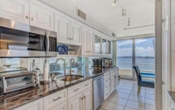 Singer Island View Apartment