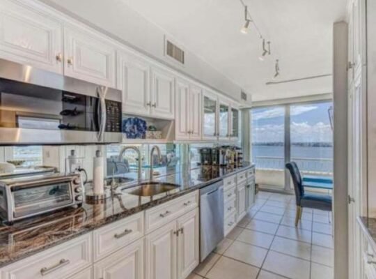 Singer Island View Apartment